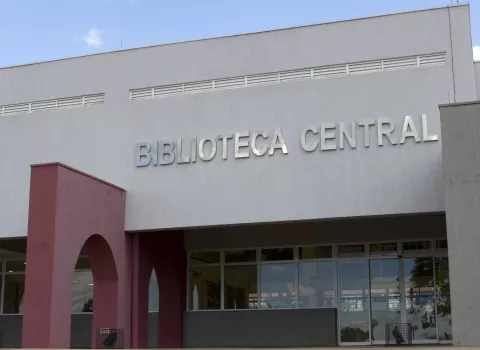 Fachada do prédio da Biblioteca Central FZEA/USP