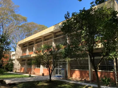 Fachada da Biblioteca Dante Moreira Leite do IPUSP (foto: Lucila B. Assis)